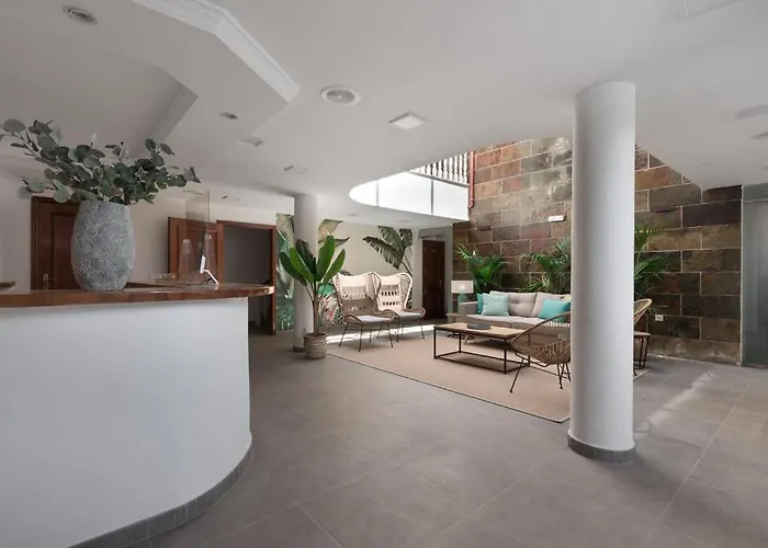 Hotel House *