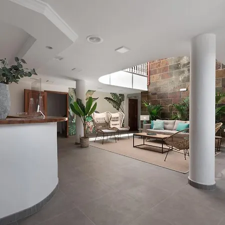 Hotel House *